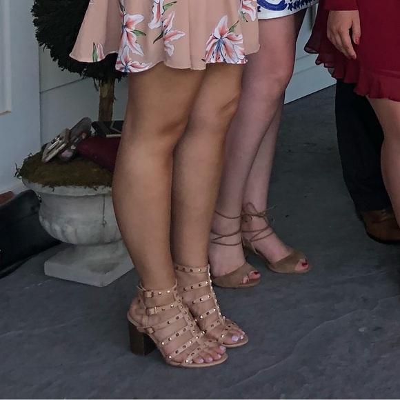 BETSEYVILLE Naveah Gladiator Gold Studded Tan Block Heeled Sandals - Picture 4 of 8